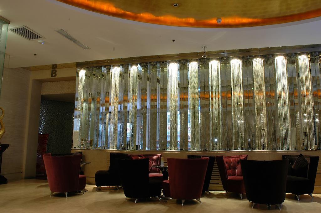 Harbin Yakelai Holiday Hotel Exteriör bild