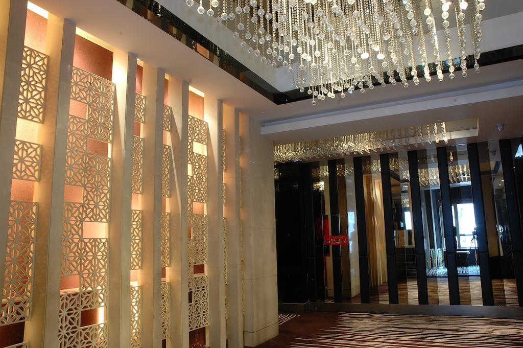 Harbin Yakelai Holiday Hotel Exteriör bild