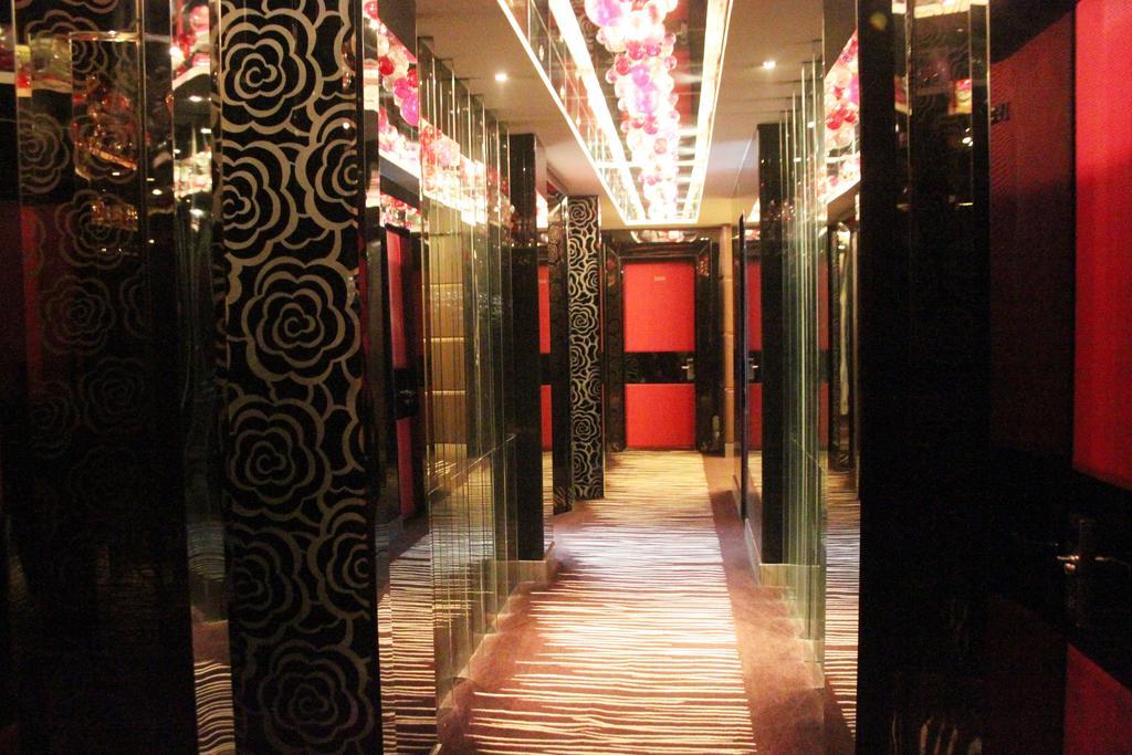 Harbin Yakelai Holiday Hotel Exteriör bild